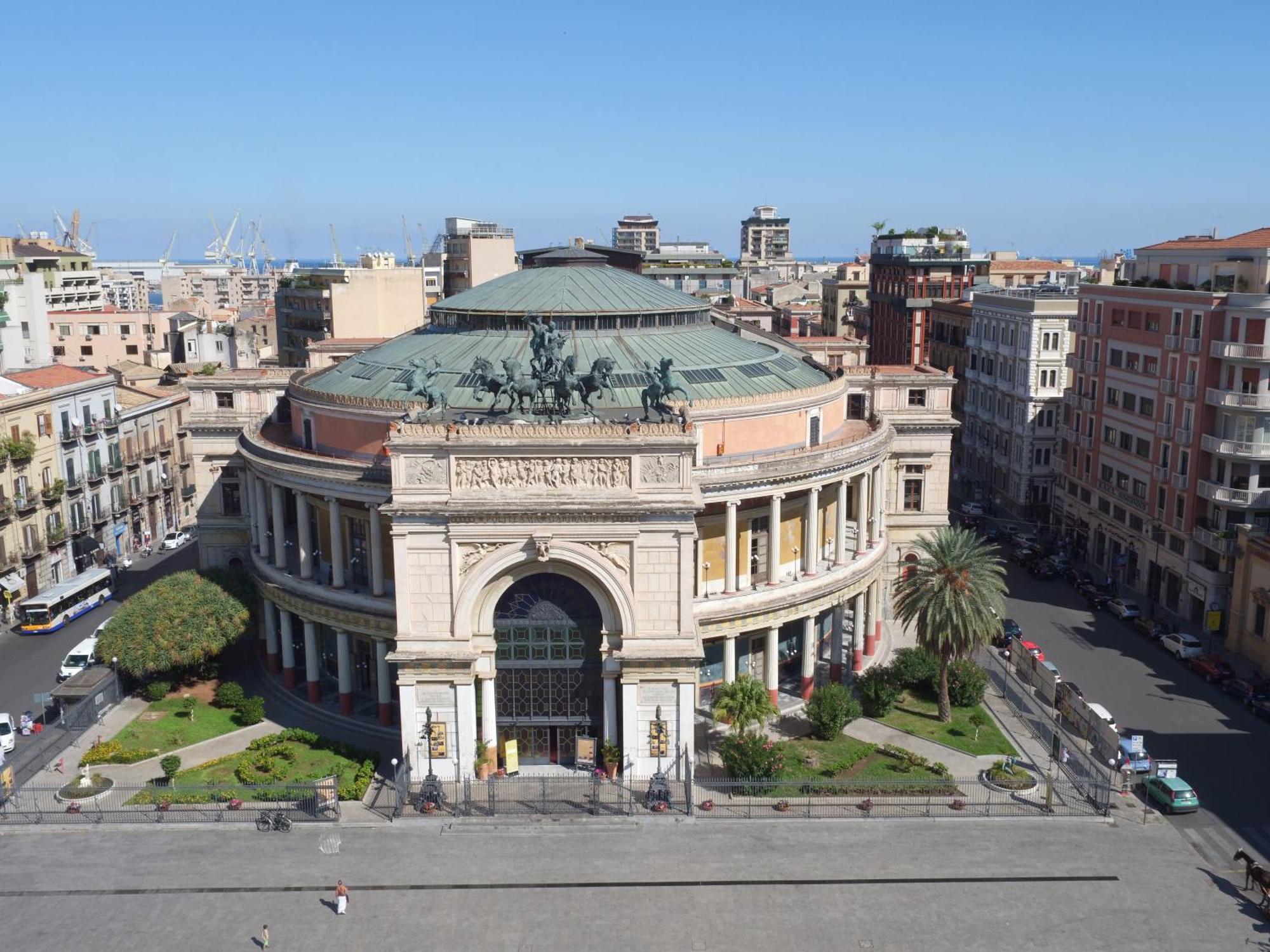 Amorgiu Luxury Suites Palermo Luaran gambar